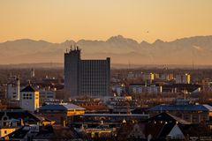 Bürocenter Messe mit Alpen