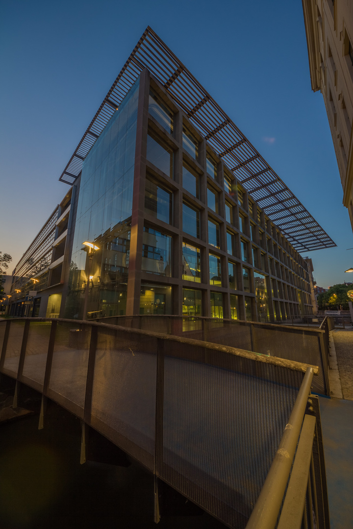 Bürogebäude zur Blauen Stunde, Leipzig