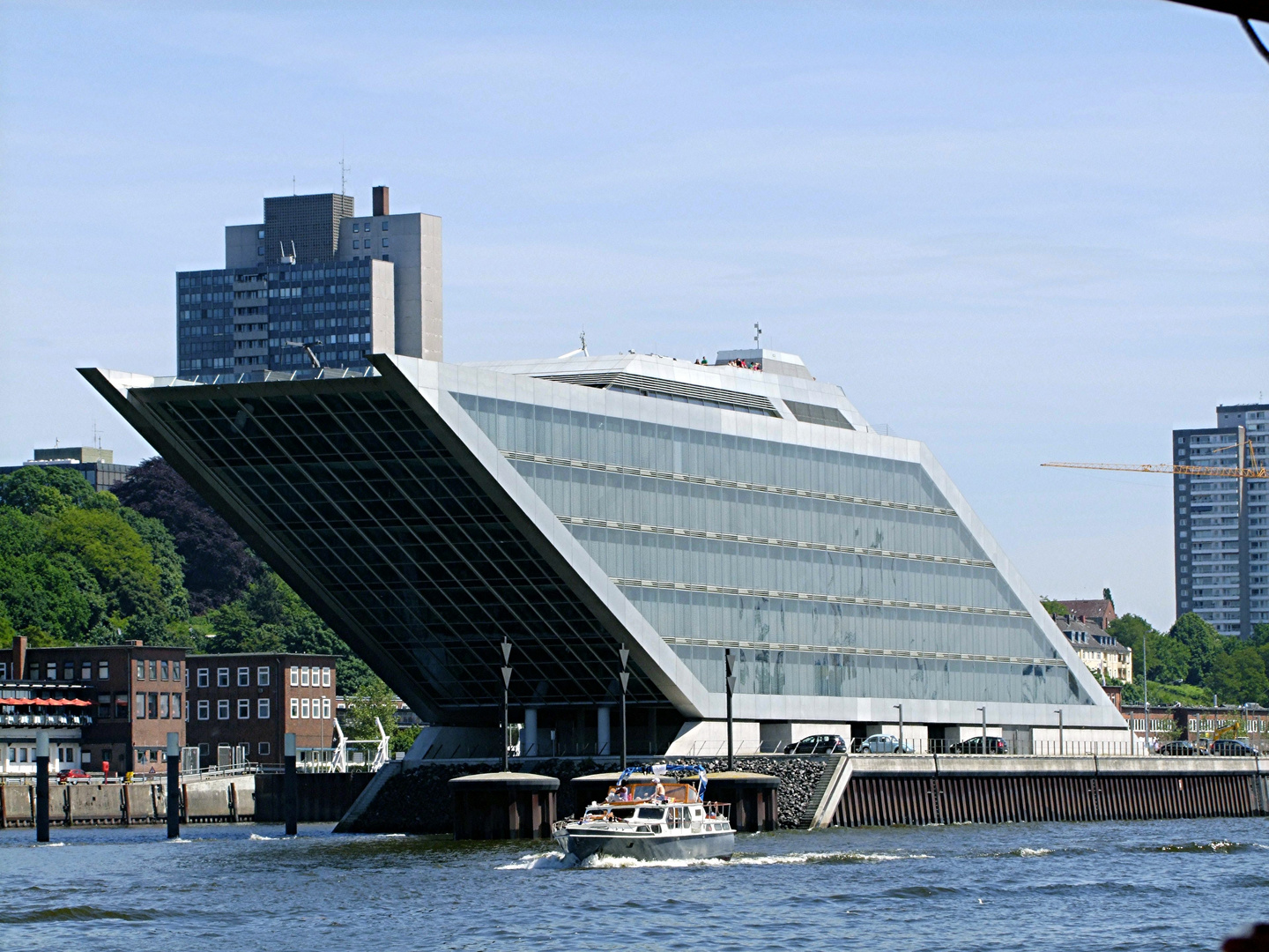 Bürohaus in Form eines Schiffes