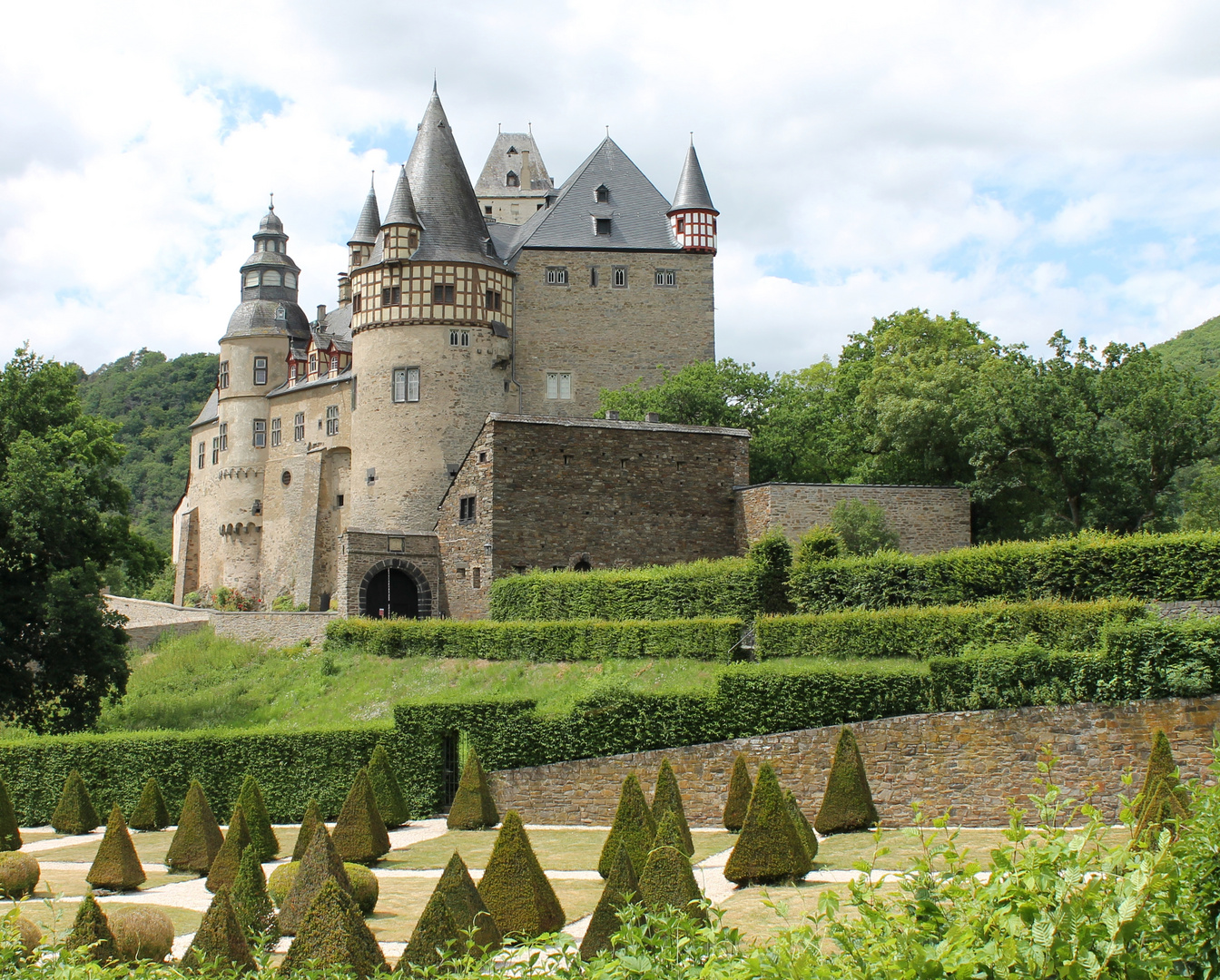 Bürresheim, das Märchenschloss in der Osteifel