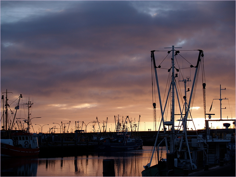 Büsum - der Hafen am Silvesternachmittag