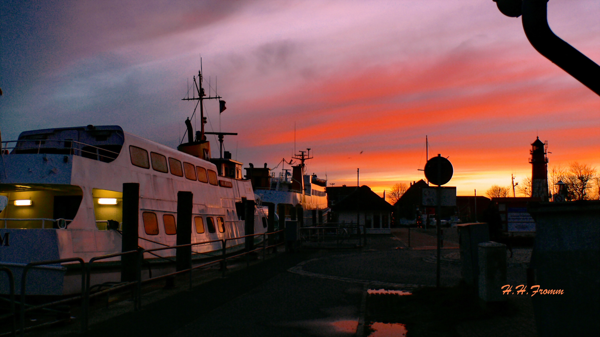 Büsum Hafen nach Sonnenuntergang