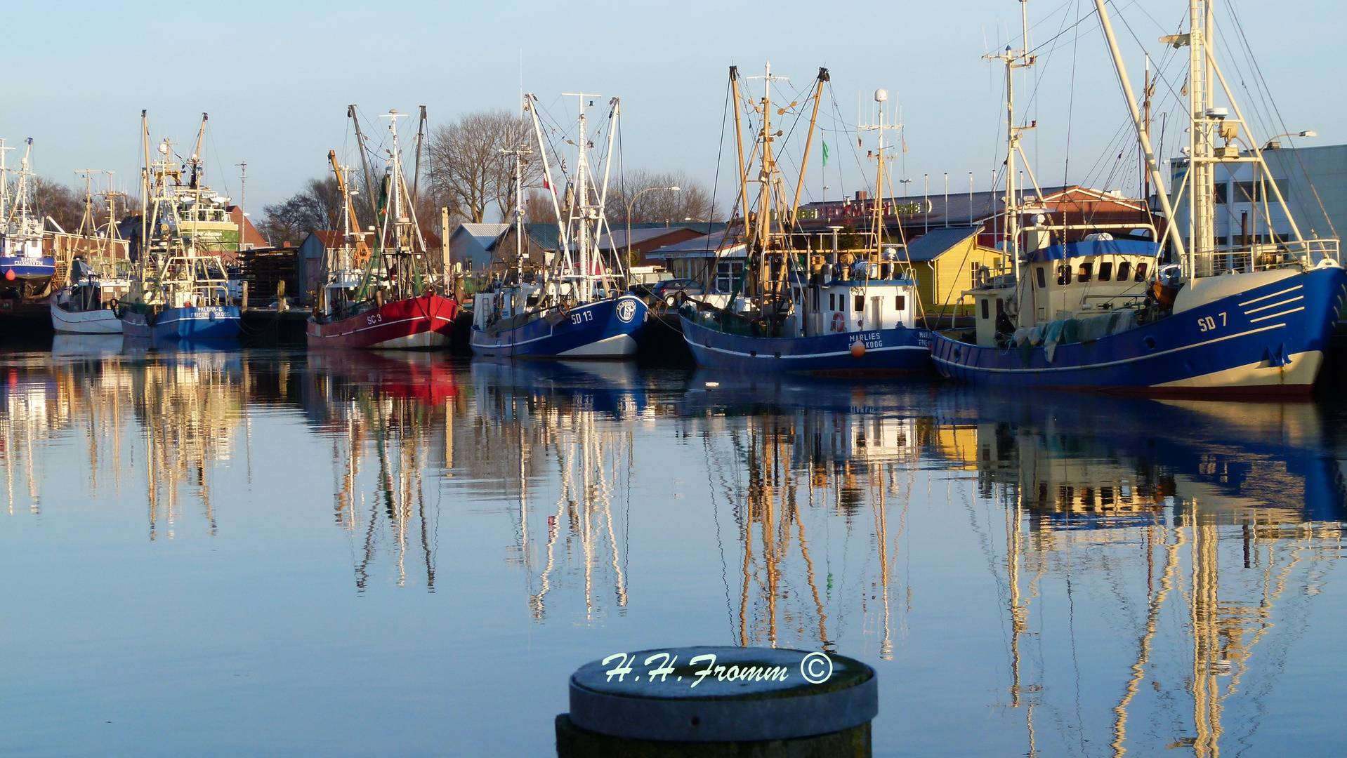 Büsum Krabben Kutter im Hafen , Urlaub im Hafen am 29.12.2014