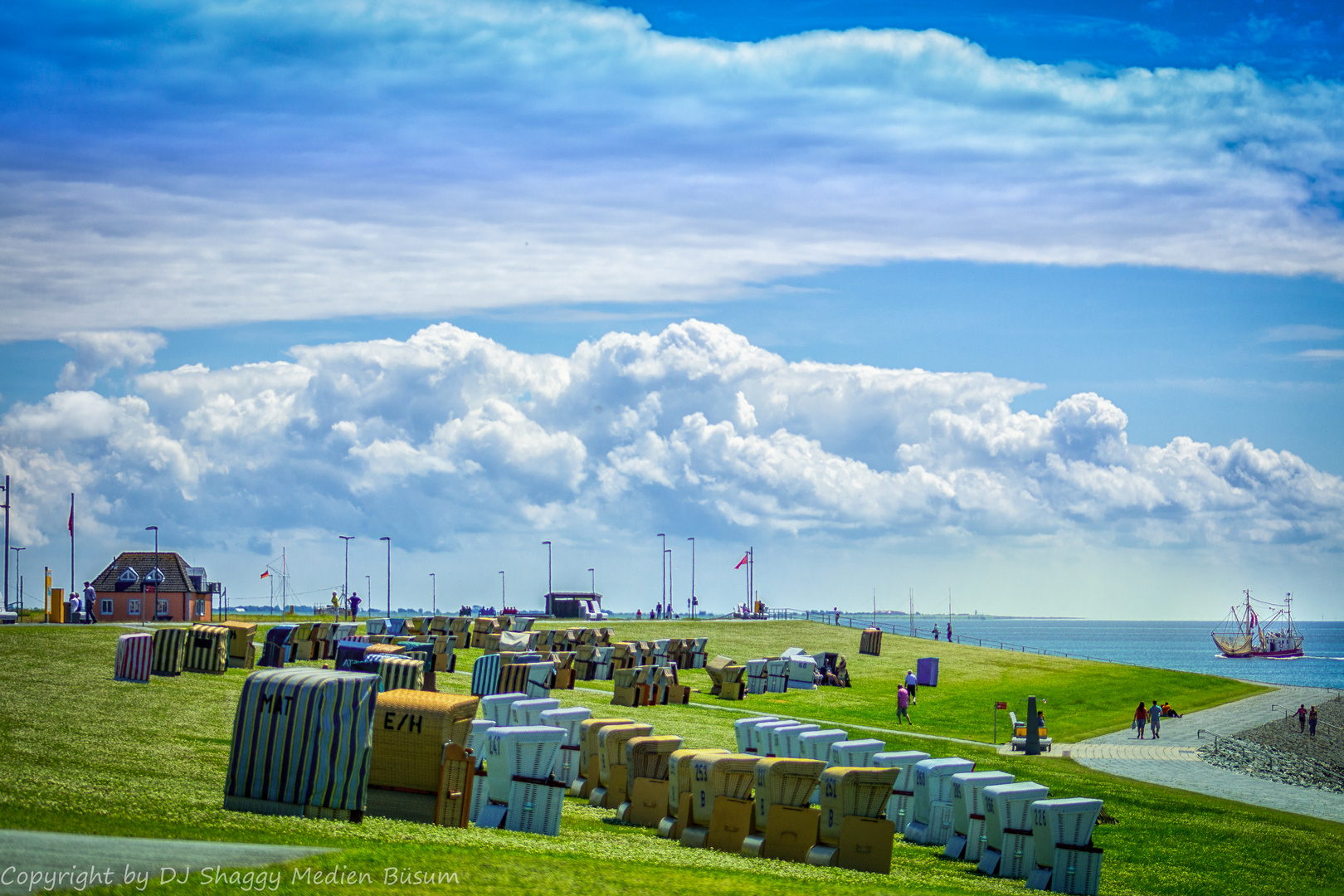 Büsum mit Strand und Kutter