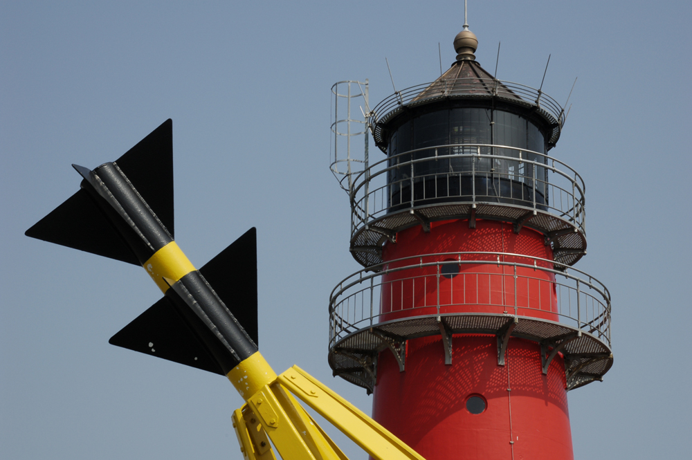 Büsumer Leuchtturm mit Boje