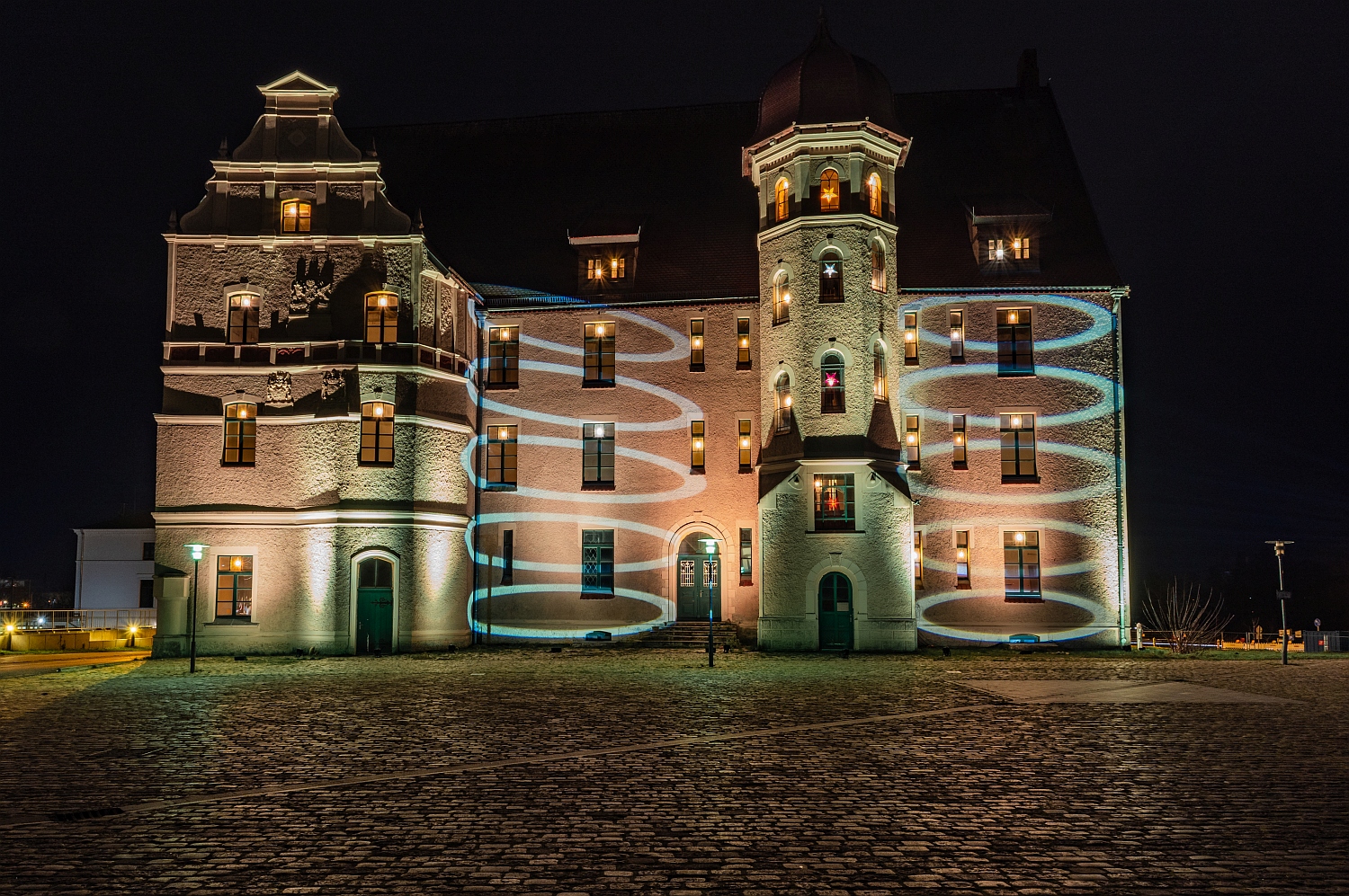 Bützower Schloss bei Nacht