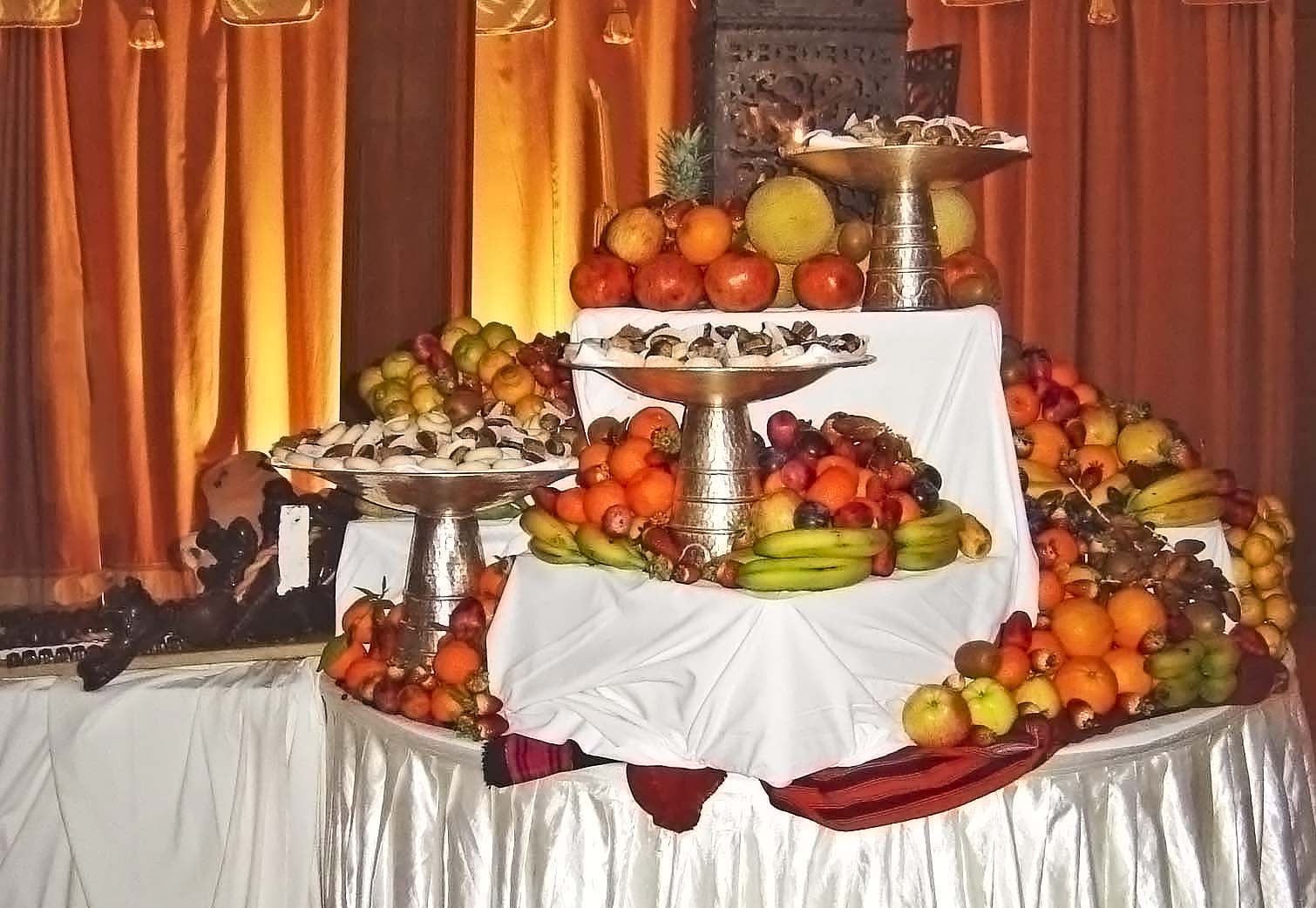 Buffet de fruits et desserts