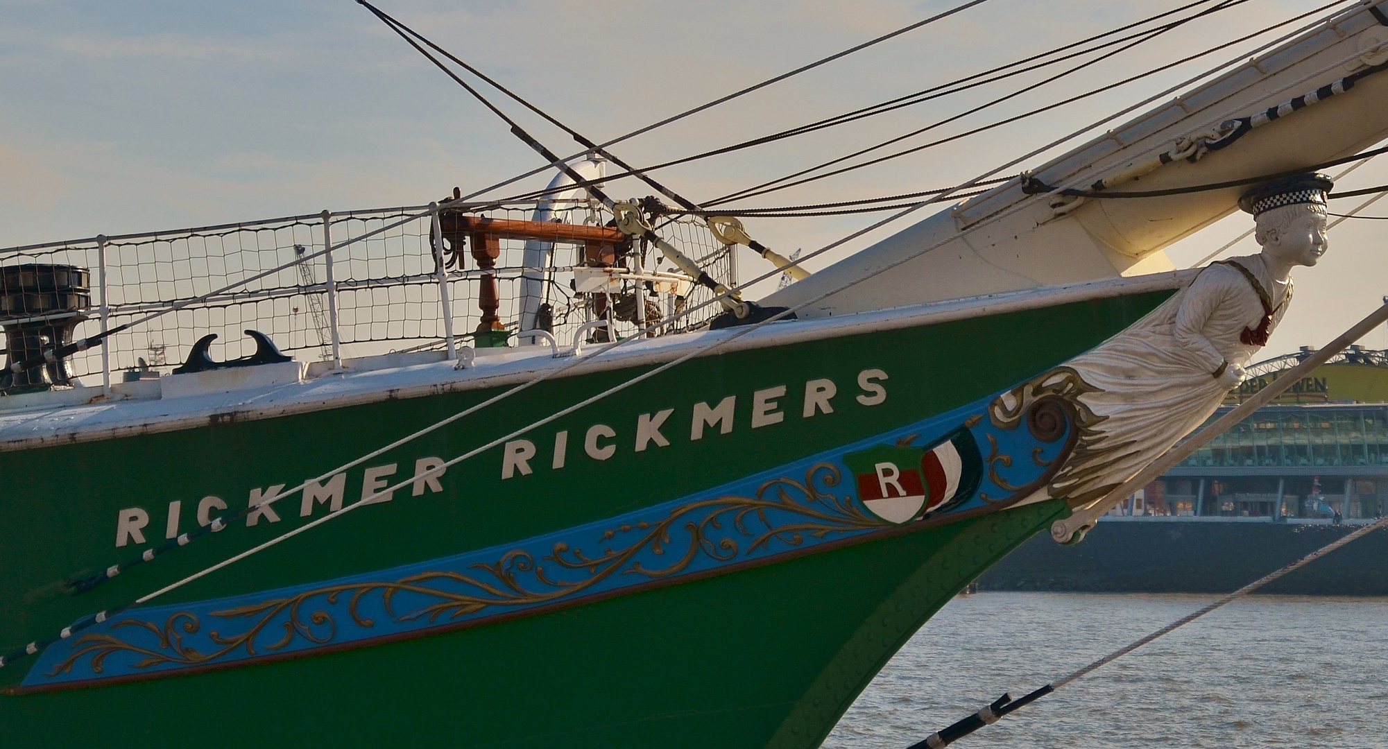 Bug der Rickmer Rickmers mit Galionsfigur