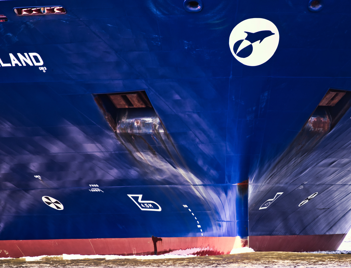 Bug eines Containerschiffs Foto & Bild | schaum, bug, reflexion Bilder auf fotocommunity