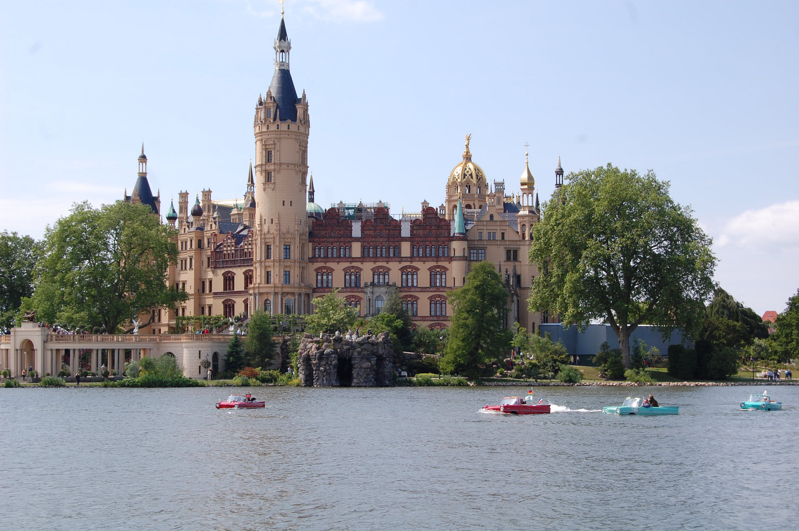 Buga 2009 in Schwerin Blick zum Schloß mit Schwimmtrabanten