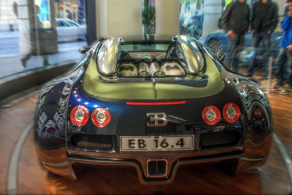 Bugatti 16.4 Veyron (hinten)