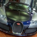 Bugatti 16.4 Veyron (vorne)