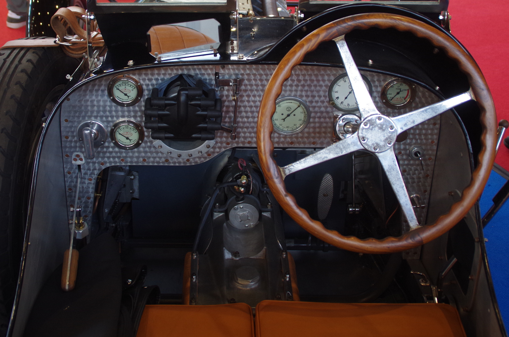 Bugatti damals im Cockpit