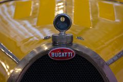 Bugatti gelb