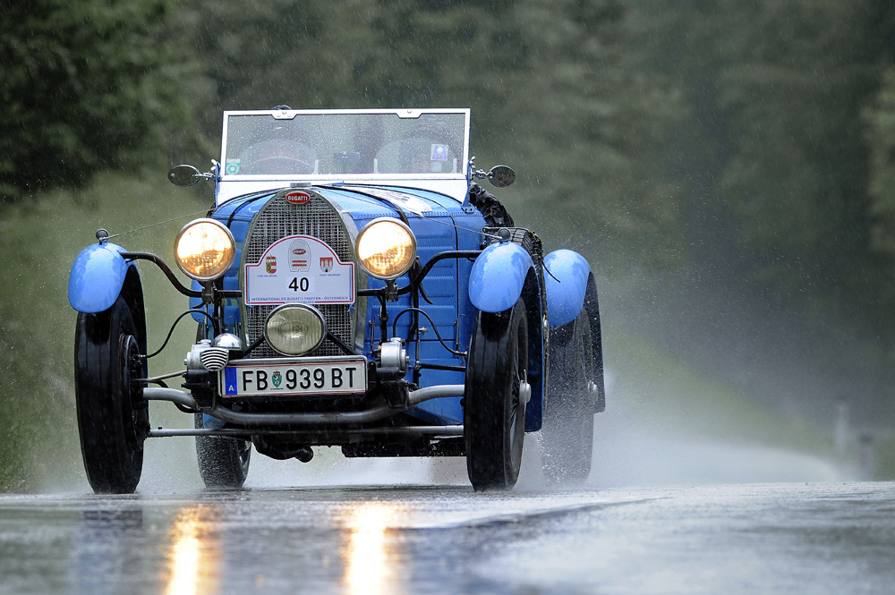 Bugatti in der Waschstrasse