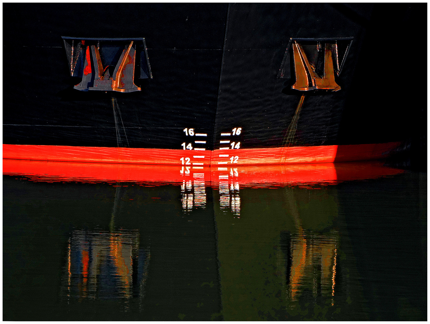 Bugpartie, Frachter im Hafen