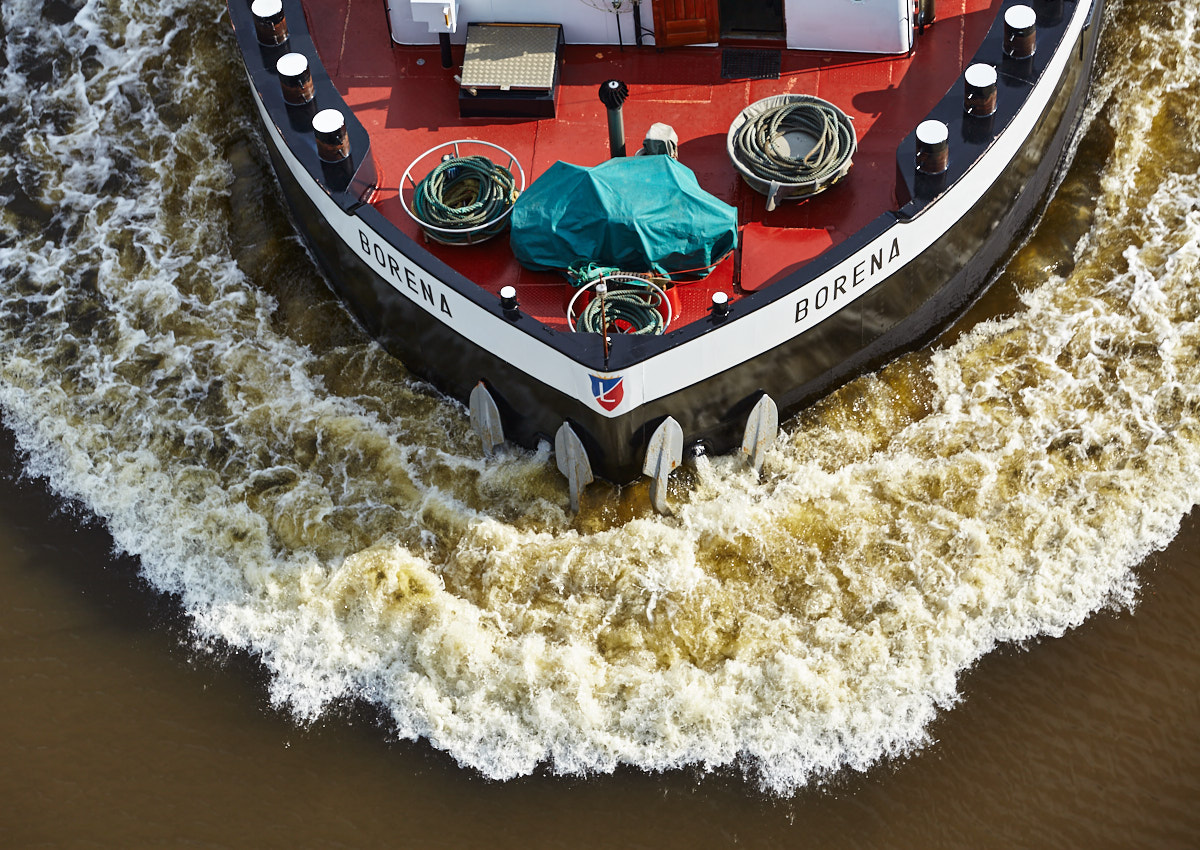 Bugwelle der Borena im Nord-Ostsee-Kanal bei Beldorf