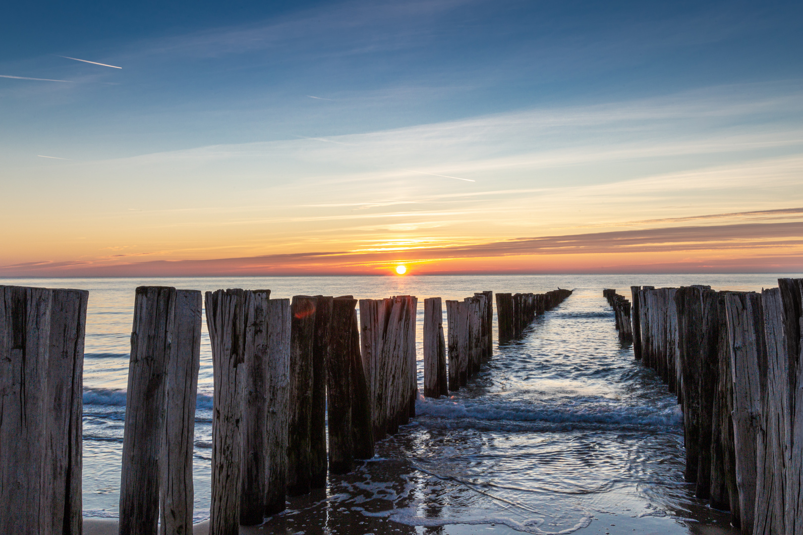 Buhnen in Zeeland auf Schouwen-Duiveland am Strand von Westenschouwen