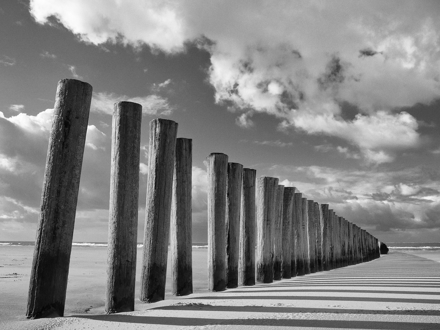 Buhnen, Schatten und Wolken