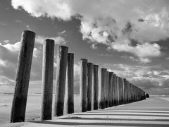 Buhnen, Schatten und Wolken