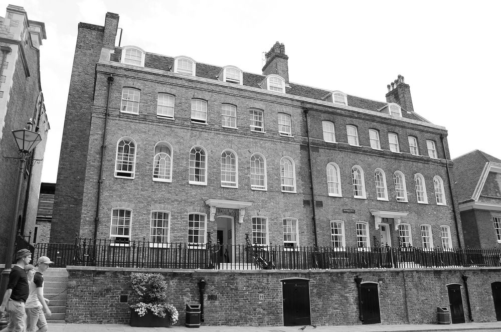 Building into the London Tower