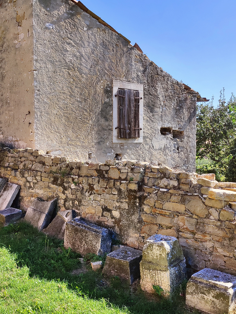 Buje,Kirche St. Martin (Crkva Sv. Martina) & Friedhof