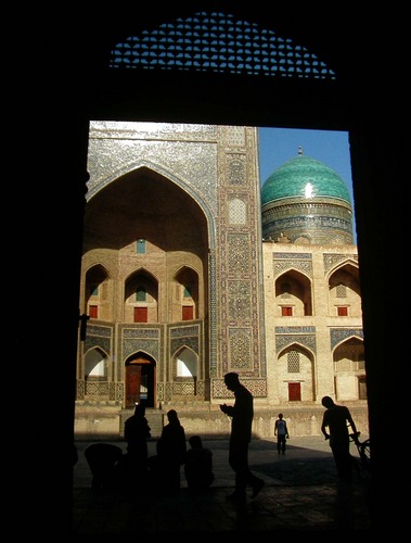 Bukhara, Uzbekistan (Blick aus dem Tor der Kalon Moschee)