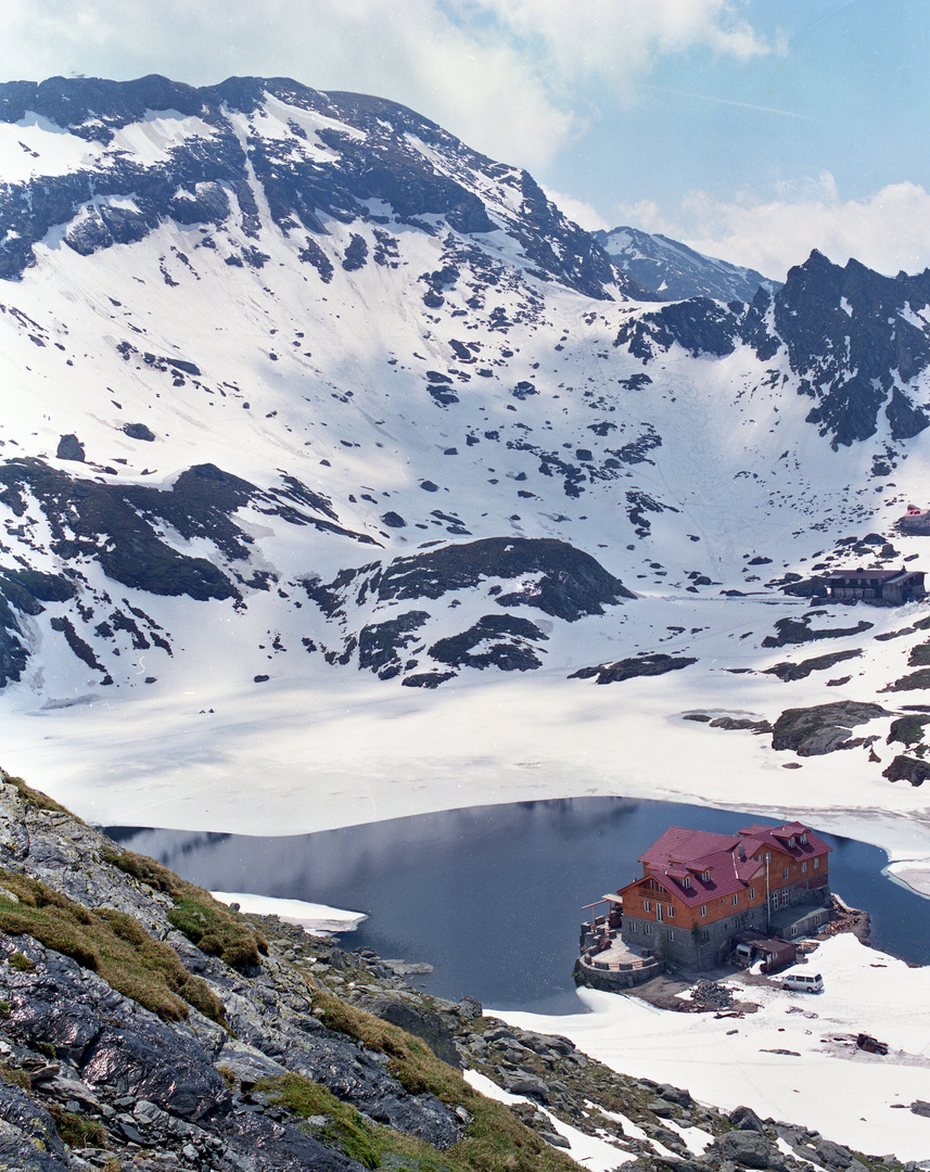 Buleasee mit Schutzhütte ( Südkarpaten )