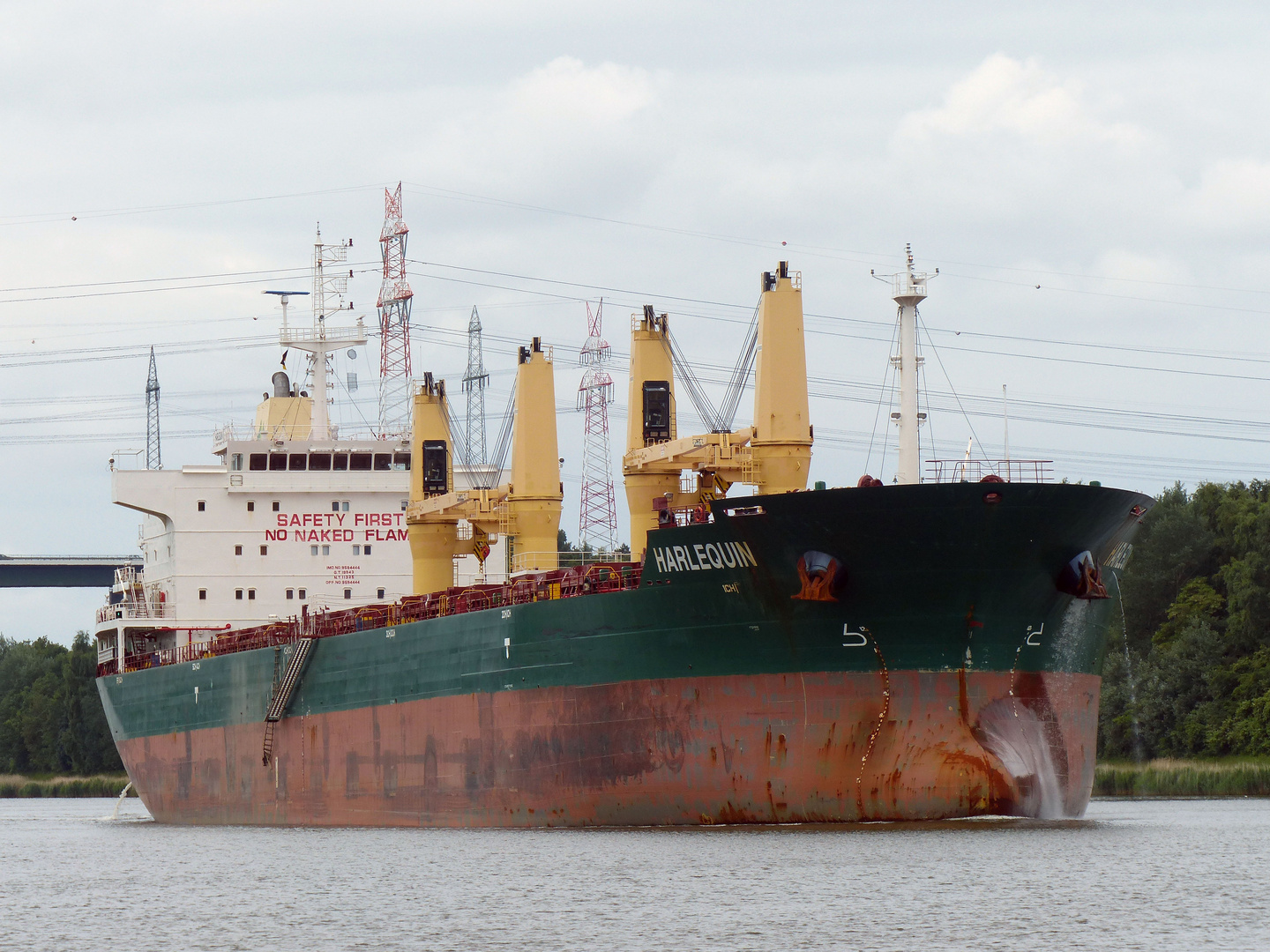 Bulk - Carrier am 25.6.13 im Nord-Ostsee-Kanal