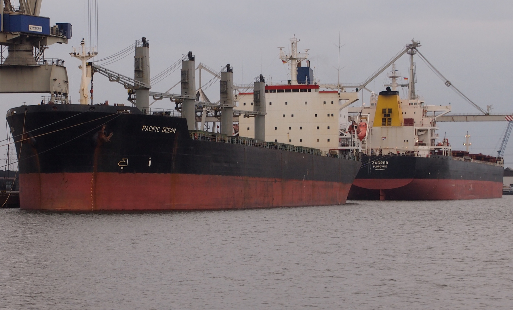 Bulk Carrier Pacific Ocean und Bulk Carrier Zagreb