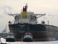 Bulker TIANSHUNHAI in Warteposition.