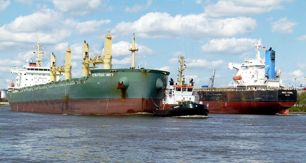 Bulker-Treff im Köhlbrand.