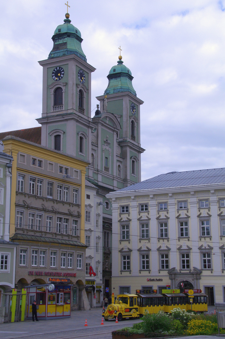 Bummelzug am Hauptplatz von Linz