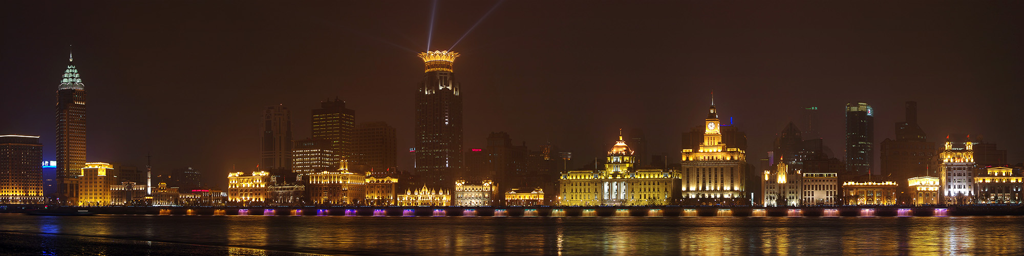 Bund Panorama bei Nebel