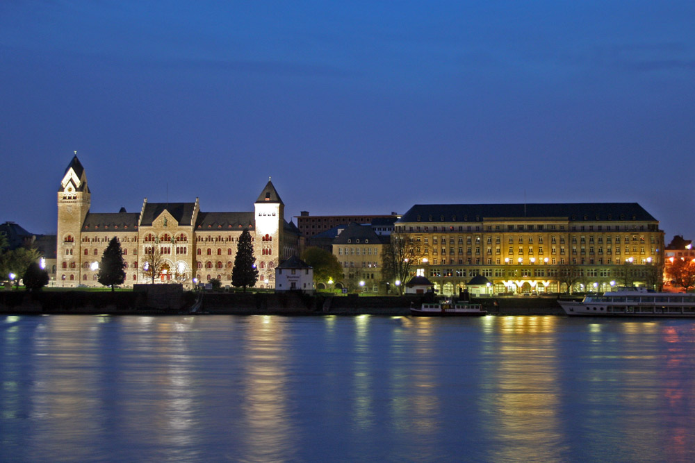 Bundesbehördenhaus und "Koblenzer Hof"