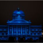 Bundeshaus in blau