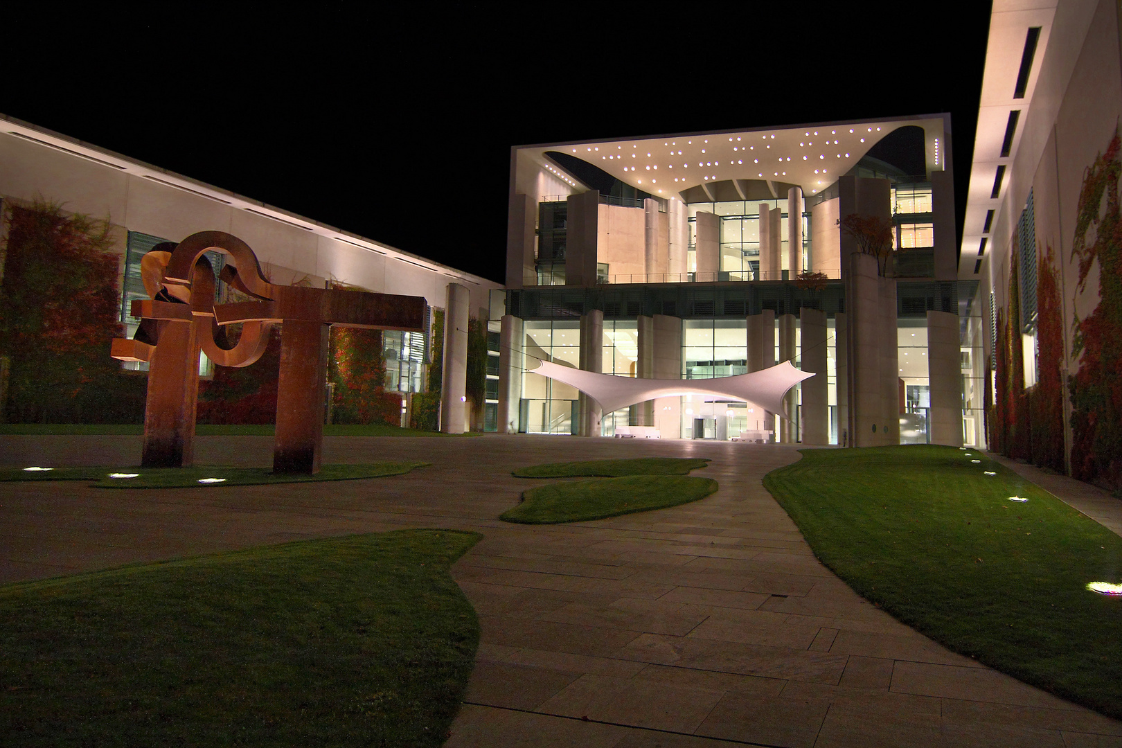 Bundeskanzleramt bei Nacht