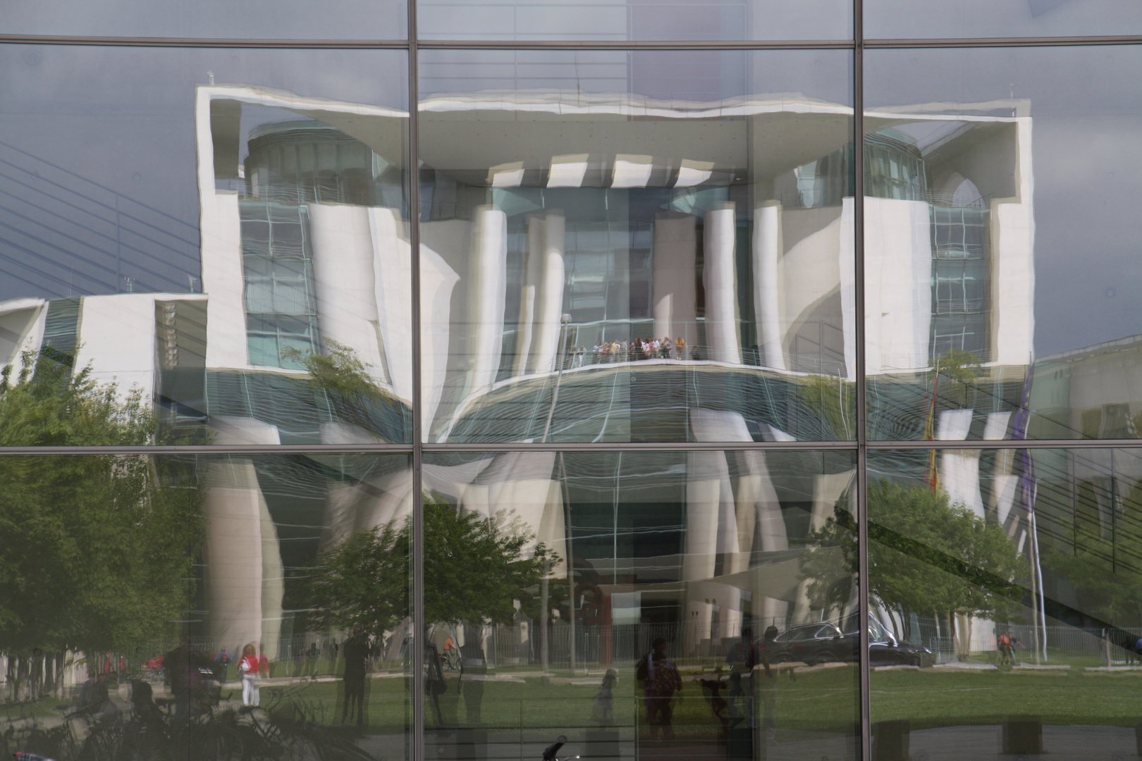 Bundeskanzleramt im Spiegel