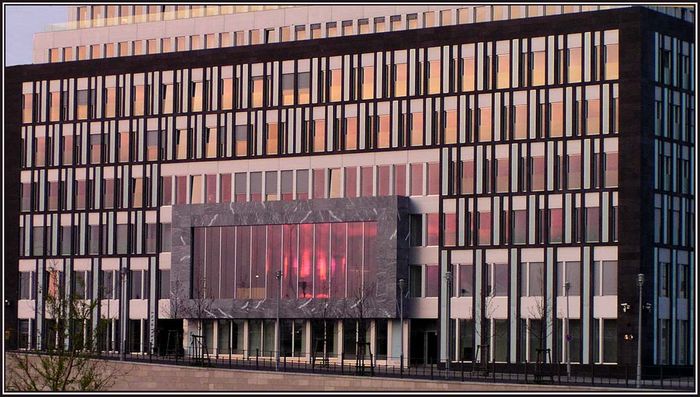 bundespressehaus im abendlicht