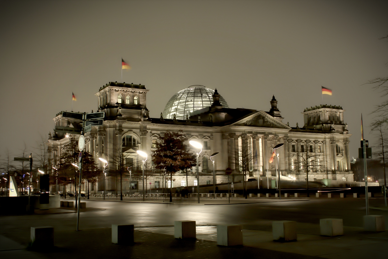 Bundestag bei Nacht