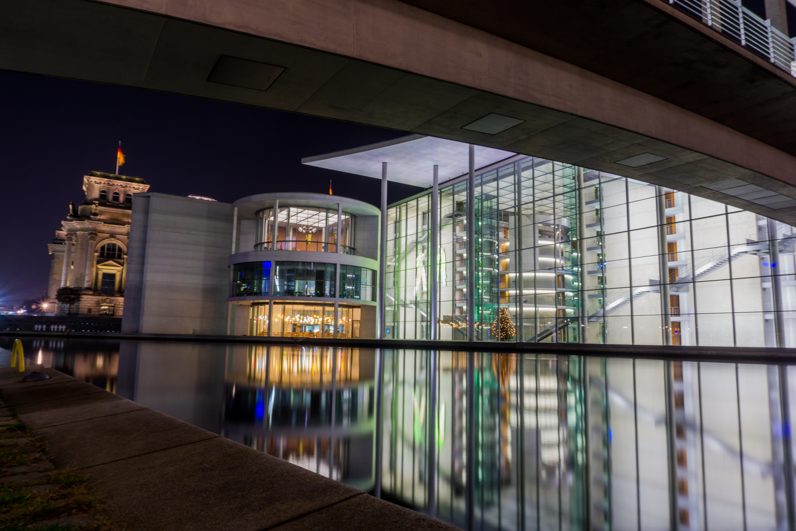 Bundestag bei Nacht