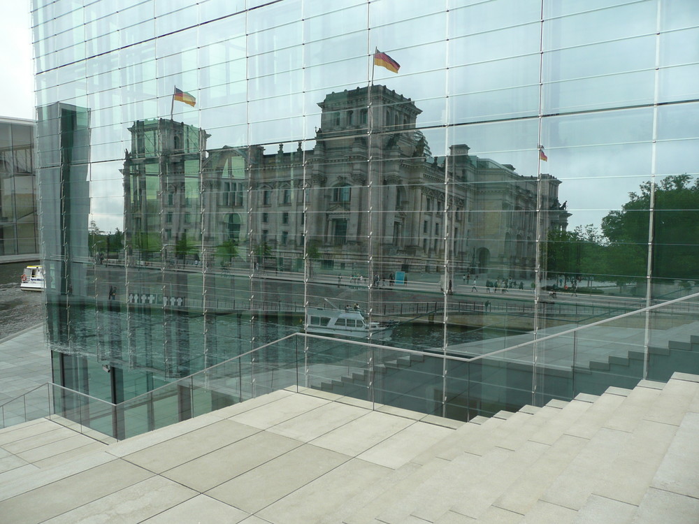 Bundestag im Spiegel