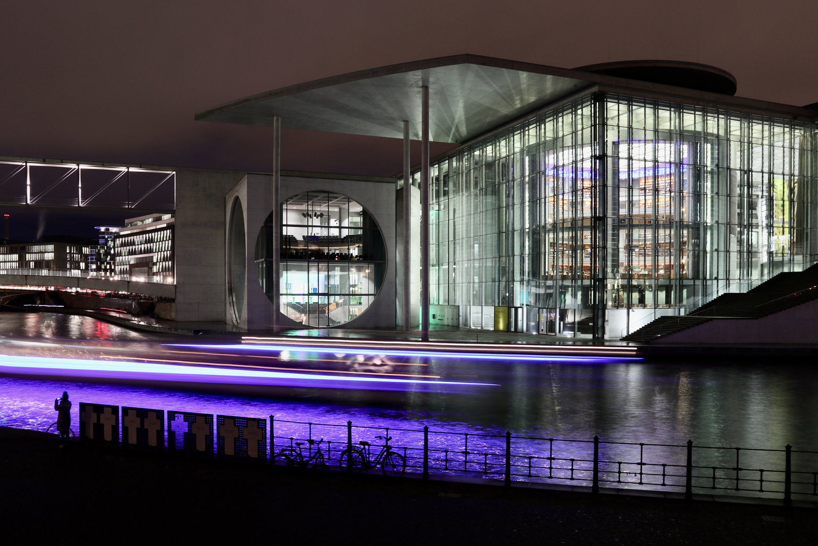 Bundestag MELH bei Nacht