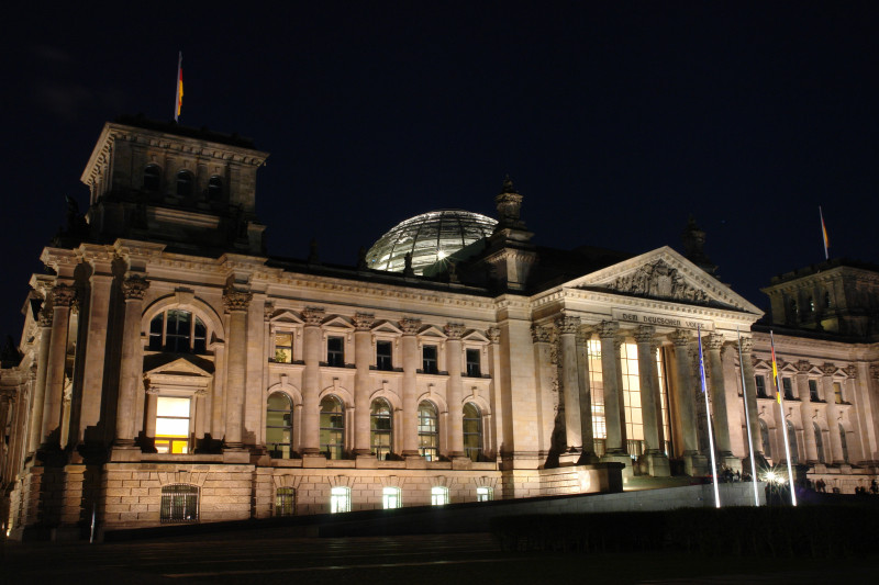 Bundestag - Reichstagsgebäude bei Nacht