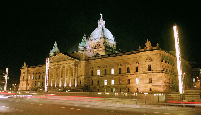 Bundesverwaltungsgericht in Leipzig bei Nacht