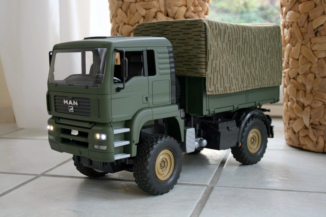 Bundeswehr MAN TGA 4x4 als RC-Modell