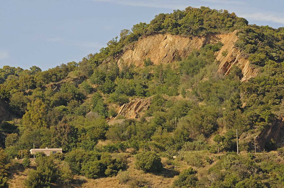 Bungalow in der Nähe eines alten Steinbruchs im Massif des Maures