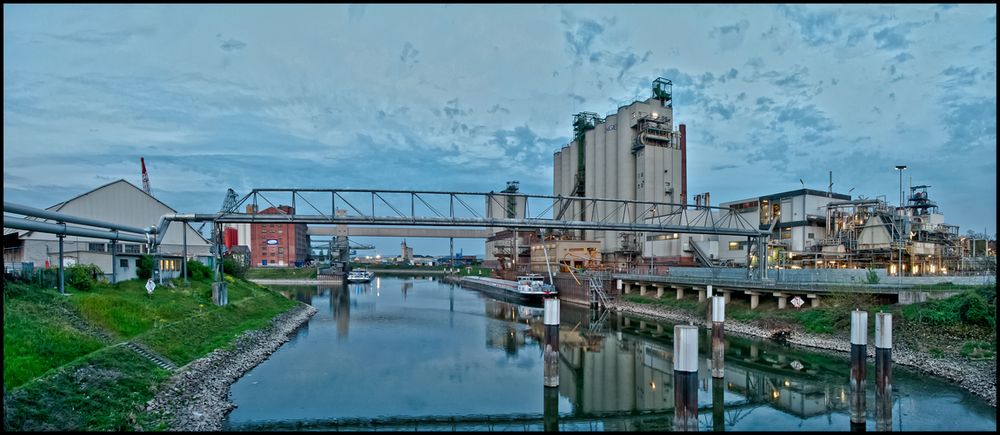 Bunge Ölmühle zur blauen Stunde