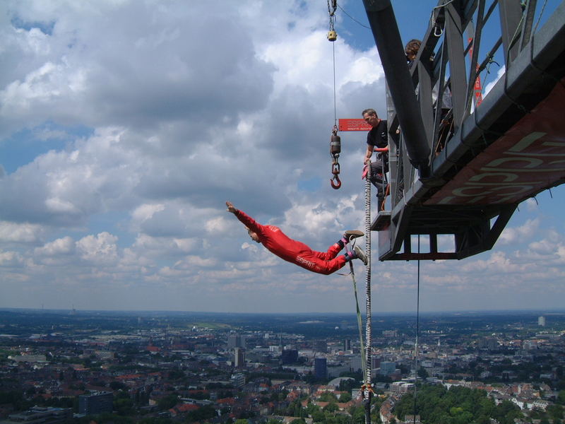 Bungee-Jump vom Dortmunder Fernsehturm