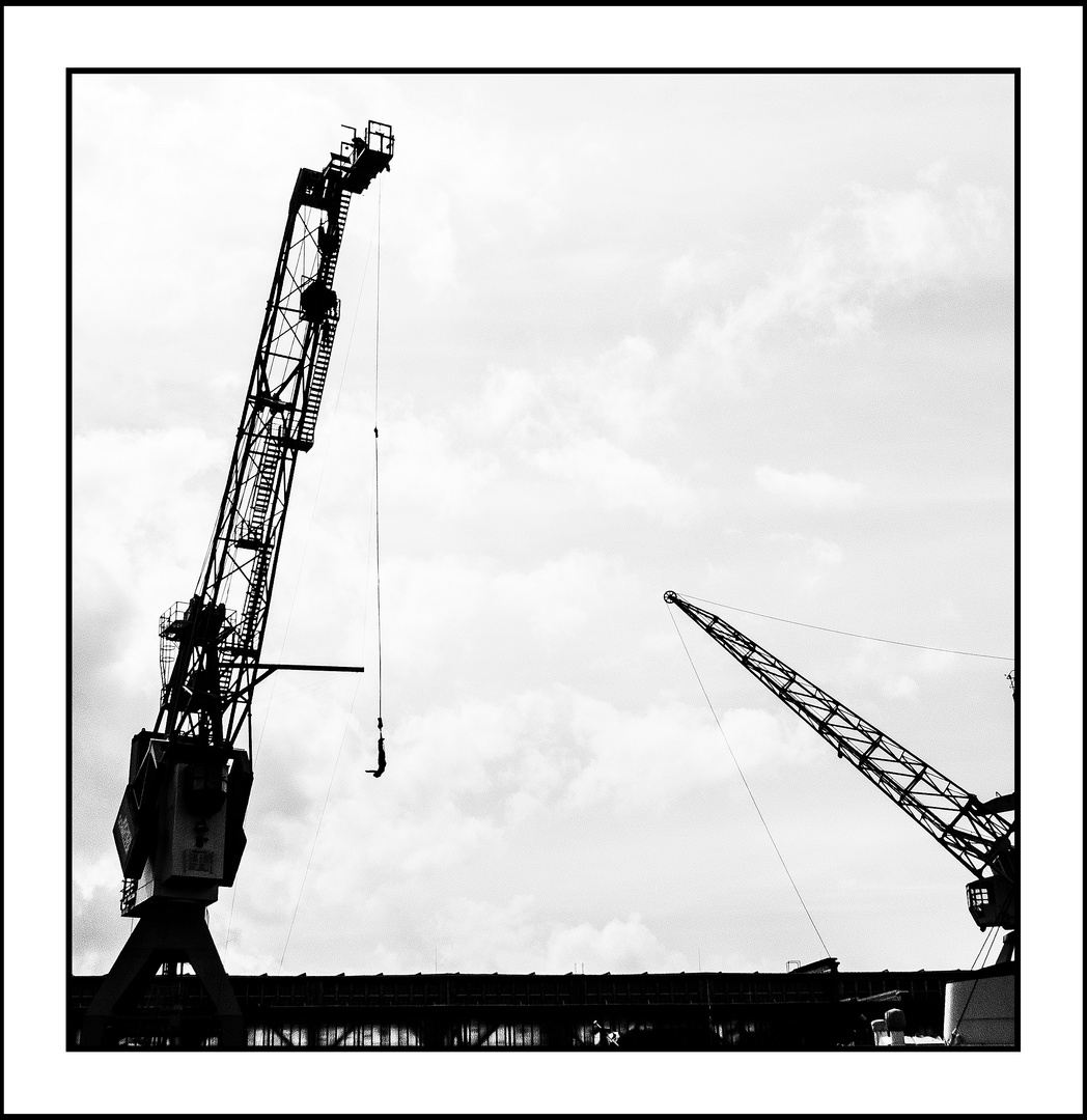 BUNGEE JUMPING im Hamburger Hafen